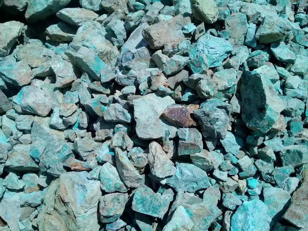 We purchase import buy Gravity Malachite Copper Ore Concentrate Stones to China